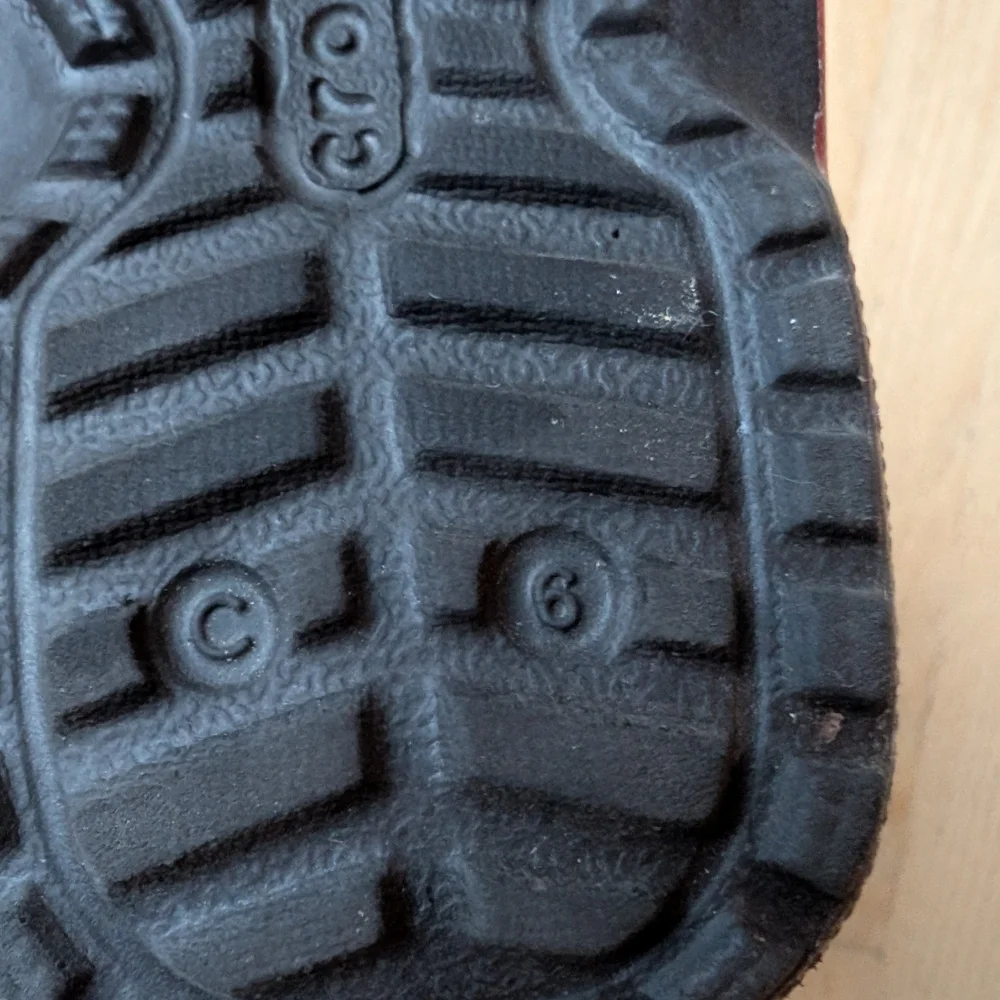CROCS Kids Blue and Red Fleece Lined Clogs Size 6